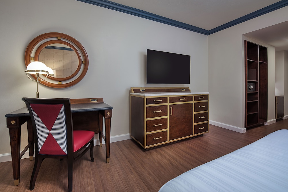Disneys Yacht Club Resort 31/50