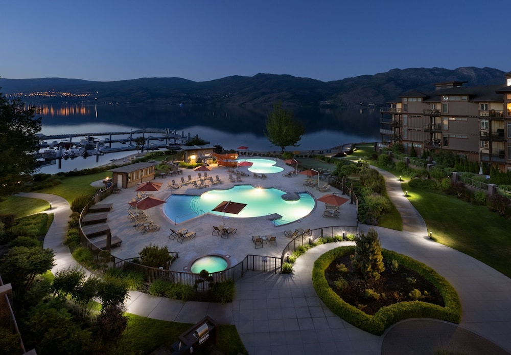 The Cove Lakeside Resort 8/68