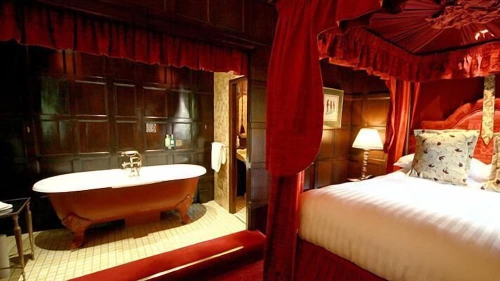 QUEEN ANNE, SUITE