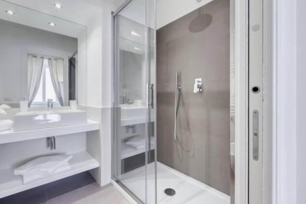 Vantaggio Suites & Apartments 30/39