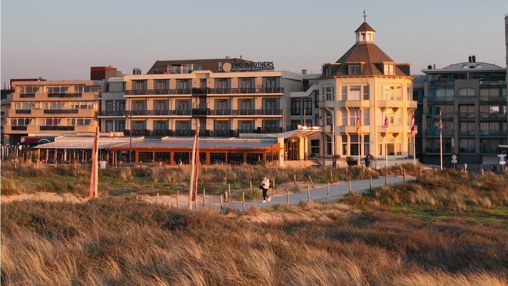 Two Brothers Noordwijk Beach 2/50