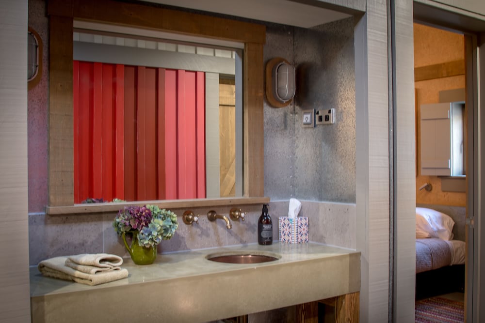 The Headwaters Eco Lodge 47/49