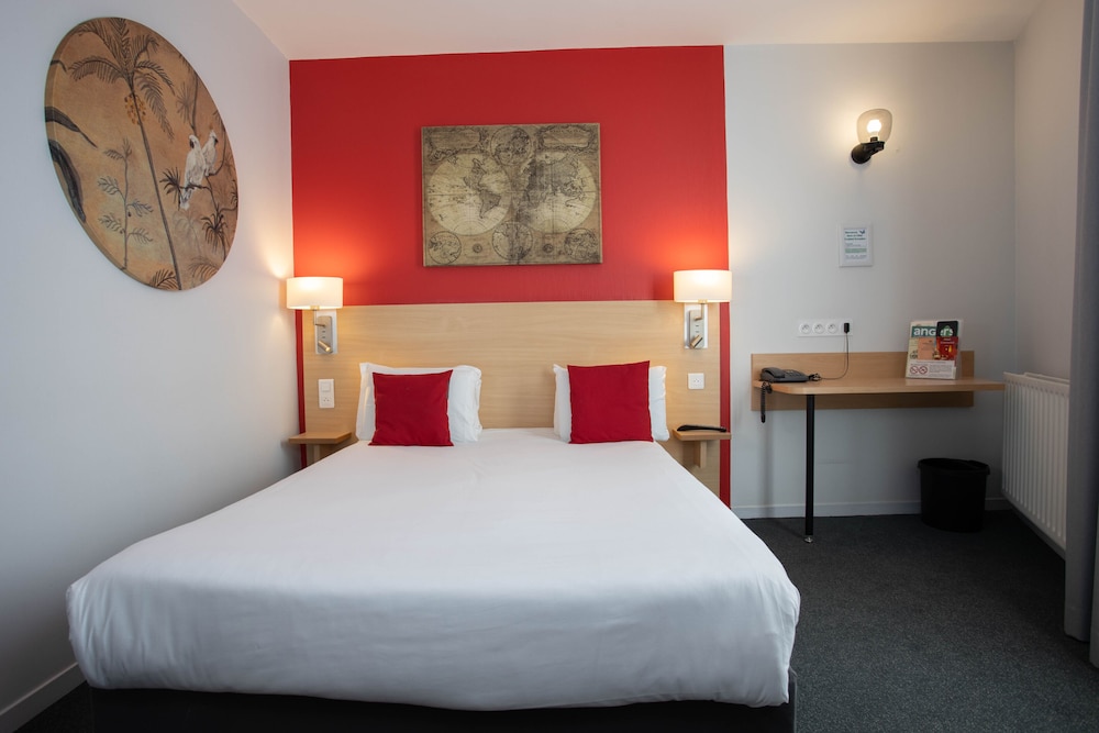 ROOM, DOUBLE BED