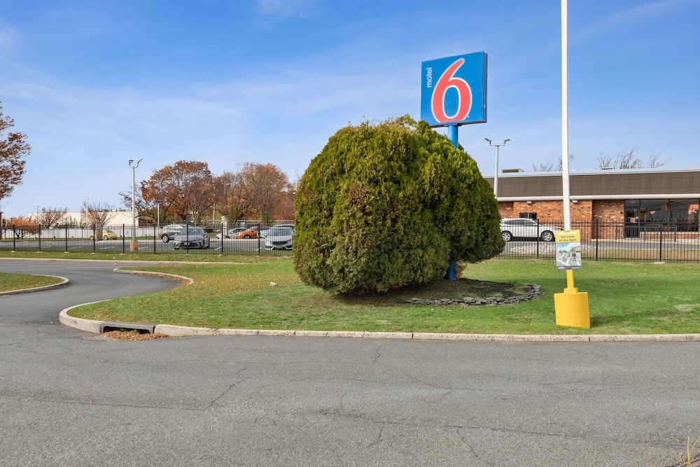 Motel6 Piscataway, NJ 55/63