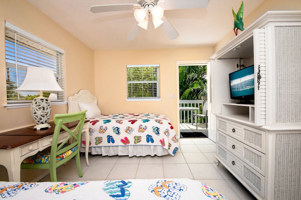 Cedar Cove Resort & Cottages 49/78