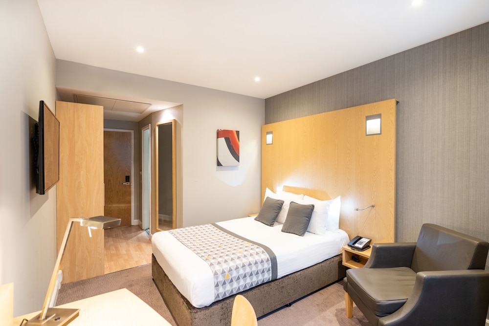 Holiday Inn London Luton Airport 16/64