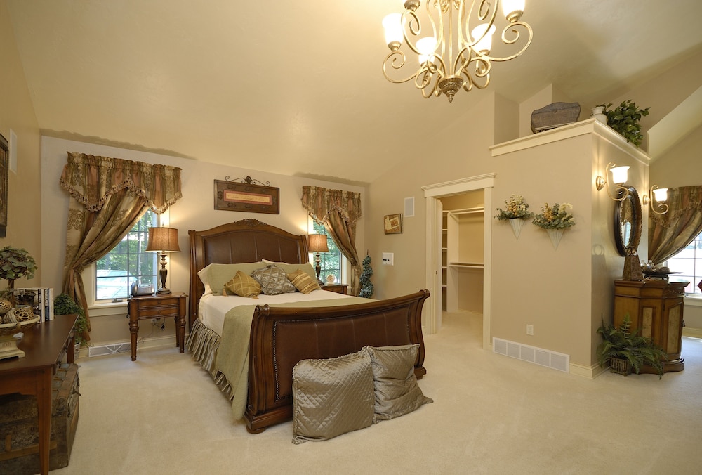 The Roost Bed and Breakfast 4/40