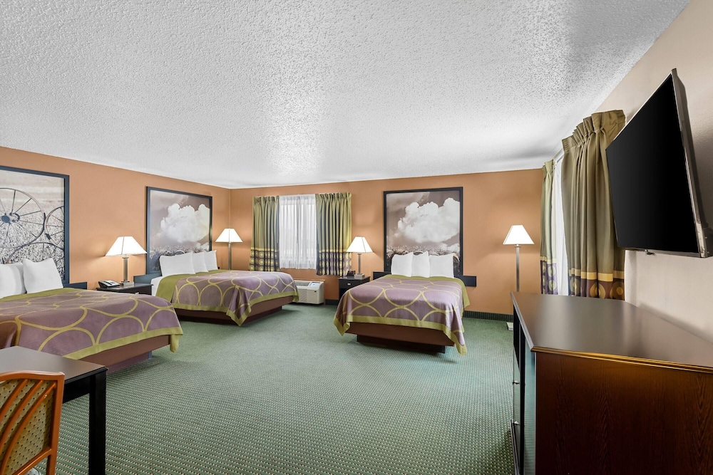 Super 8 by Wyndham Jefferson 32/42