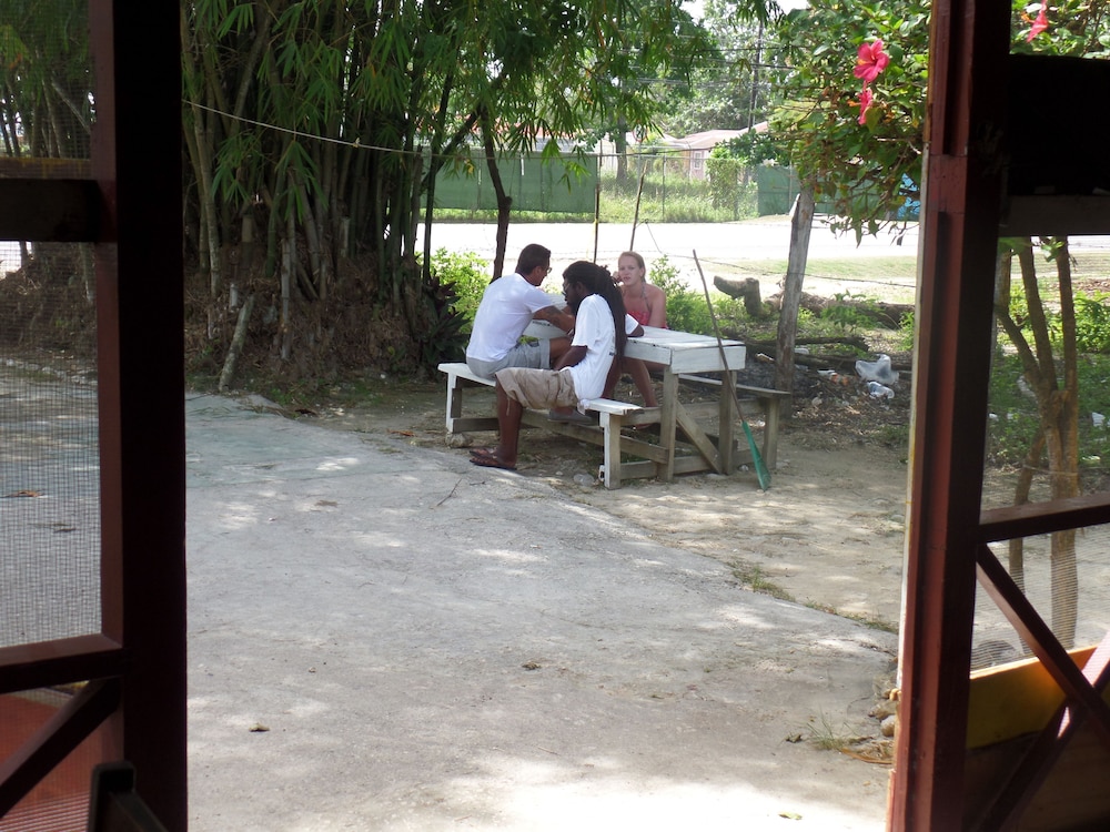 Beach Road Cottages At Jah Bs 26/29