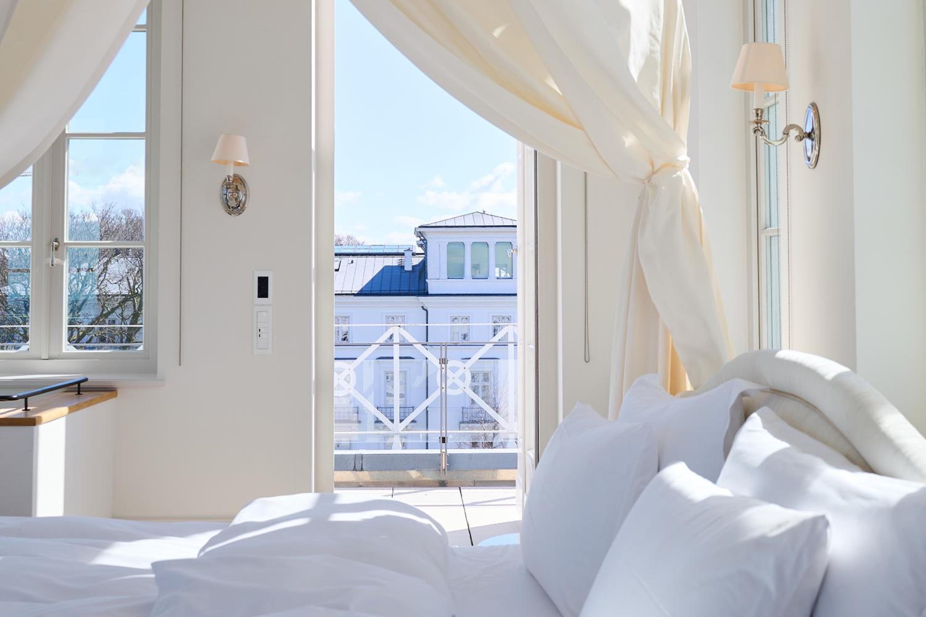 Exclusive, Tower, Suite