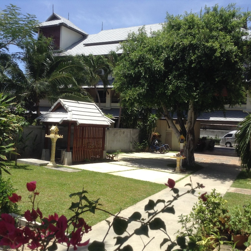 Marina Beach Resort 11/65