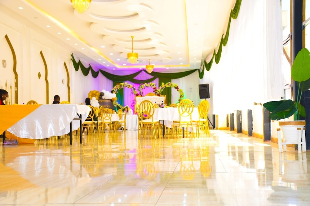 Jewelstone Hotel 57/69
