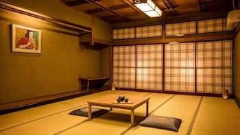 Japanese, Standard, 8 Futon Beds, No Bathroom, Tatami