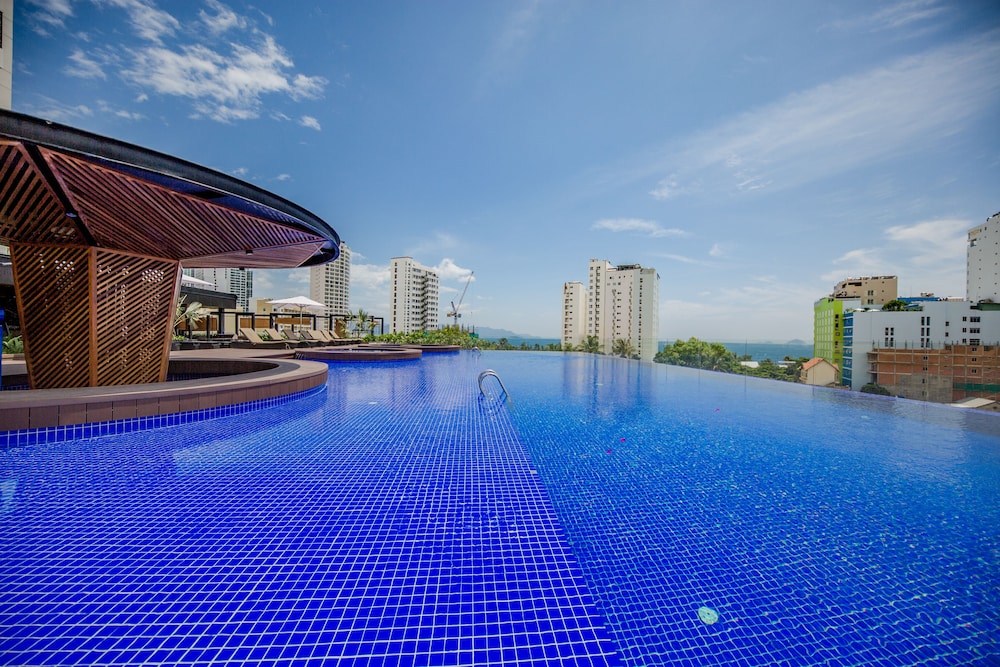 Quinter Central Nha Trang 48/50