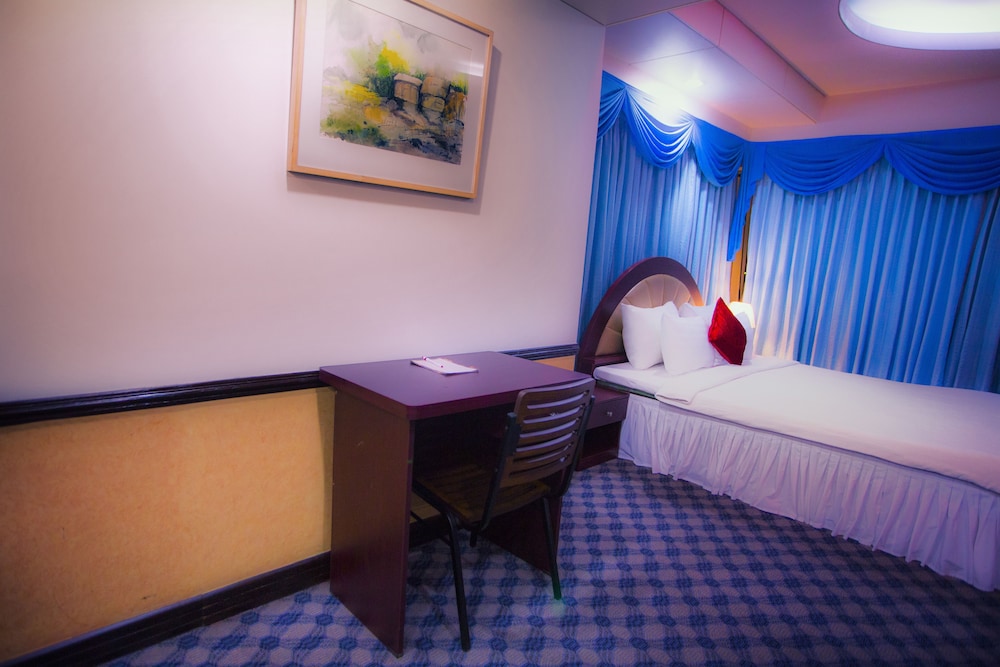 HOTEL 71 12/71