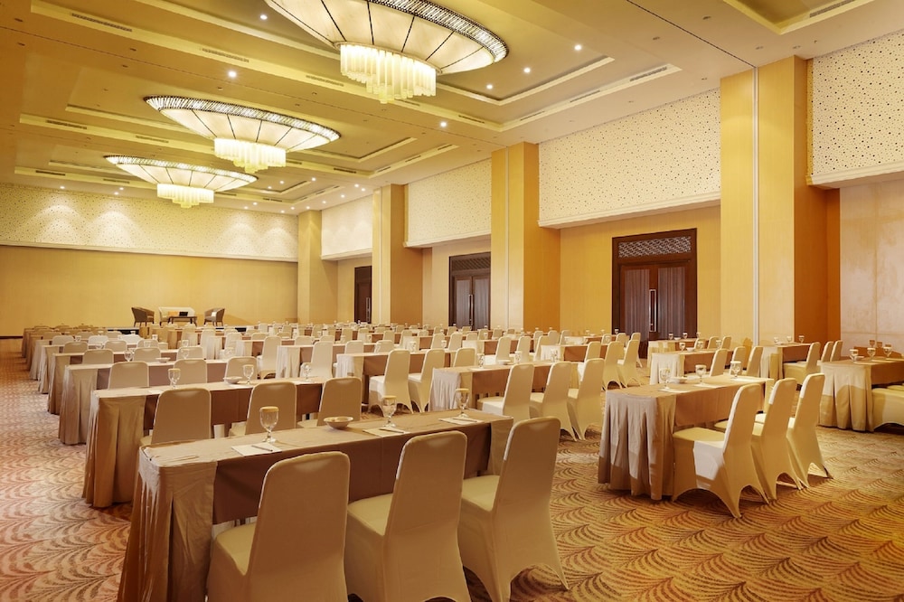 Santika Premiere Bintaro 70/78