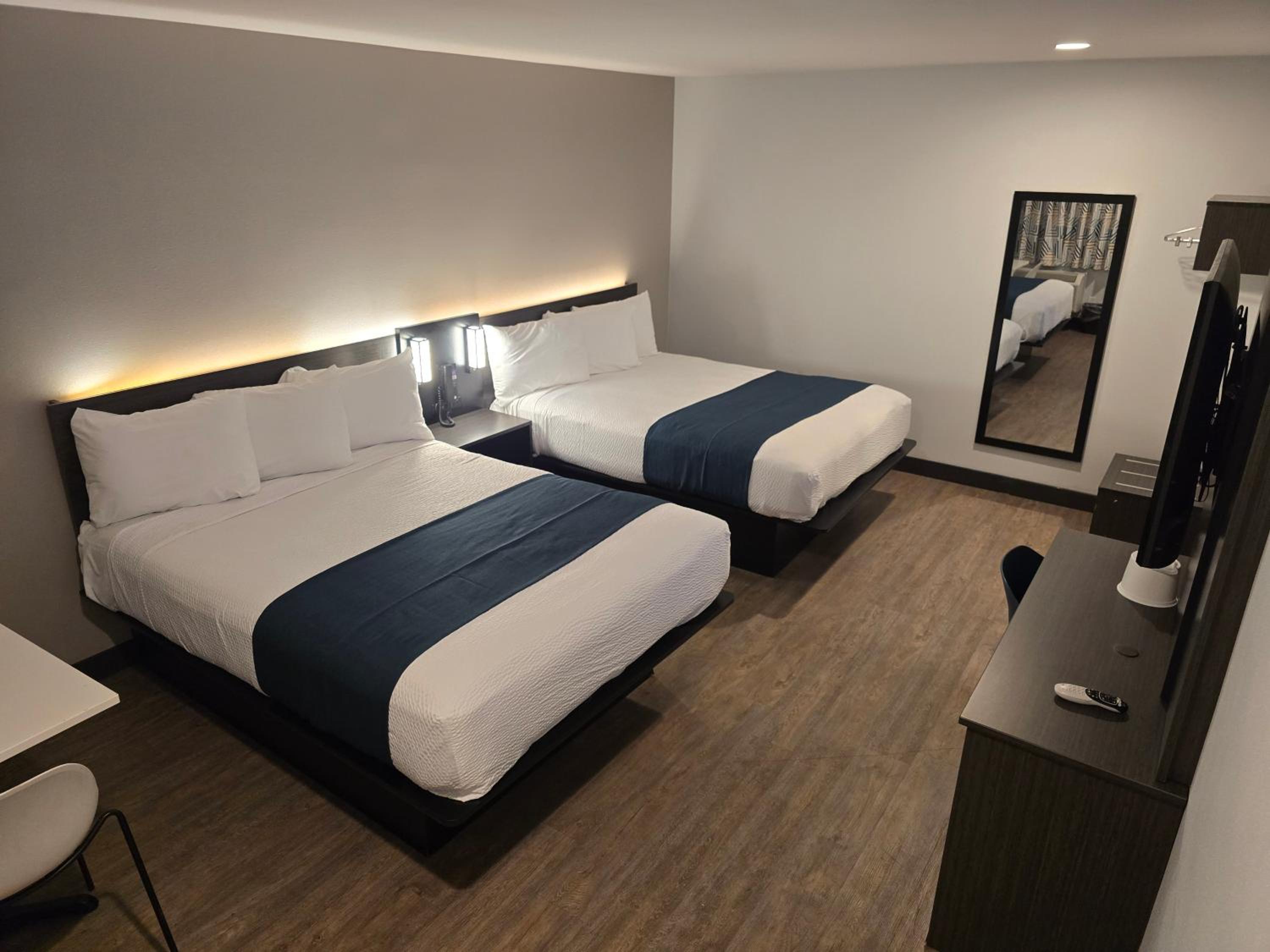 2 Queen Beds - Non-Smoking, Mini Fridge