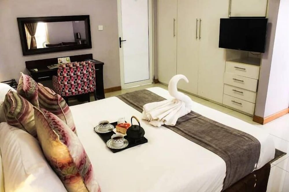 Cycad Palm Hotel 11/50