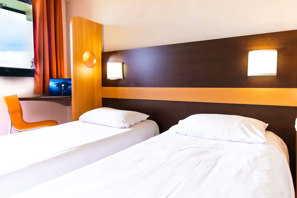 غرفة قياسية بسريرين منفصلين، Hotel Premiere Classe Nevers - Varennes Vauzelles 2/3