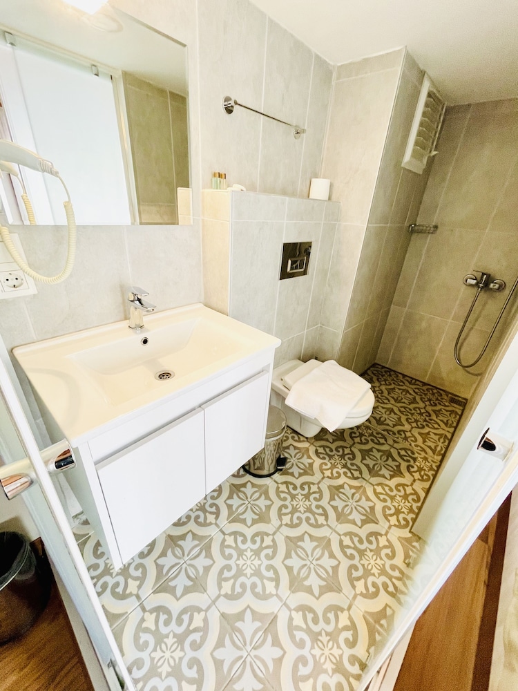 Qonaq Hotel 38/40