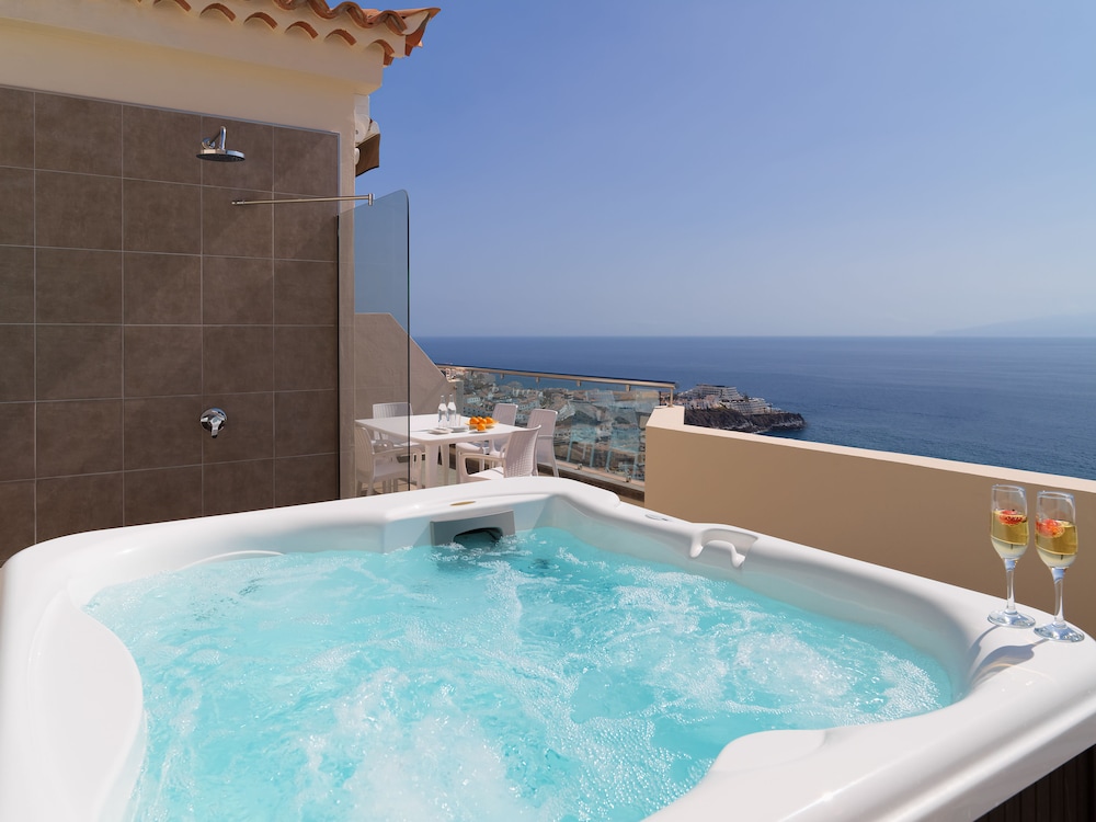 ROYAL SUN RESORT 32/74