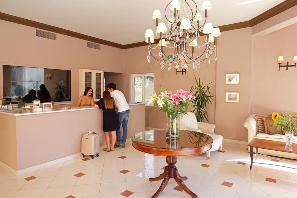 Lambrinos Suites 27/51