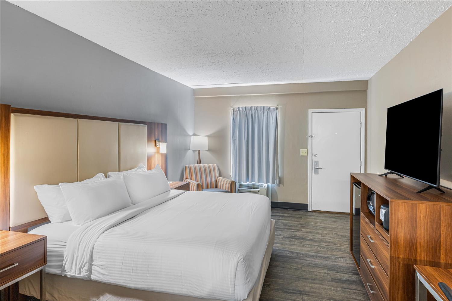 غرفة بسرير كينج، SureStay Hotel by Best Western Helen Downtown 2/4