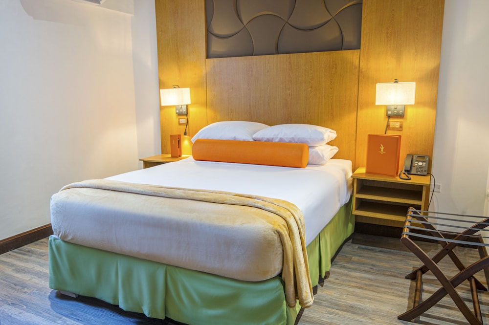 Sago Palm Hotel 22/68