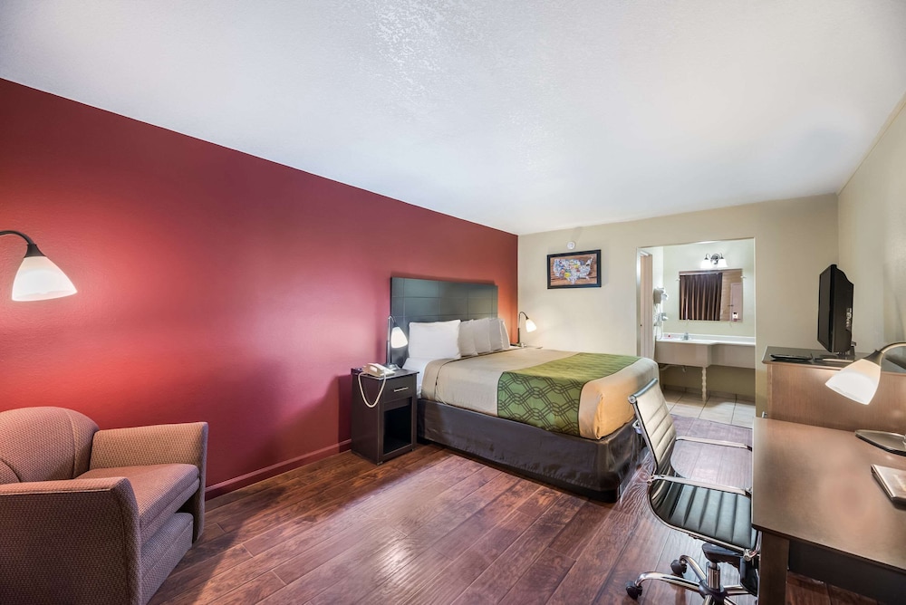 Econo Lodge I-40 Exit 286-Holbrook 9/36