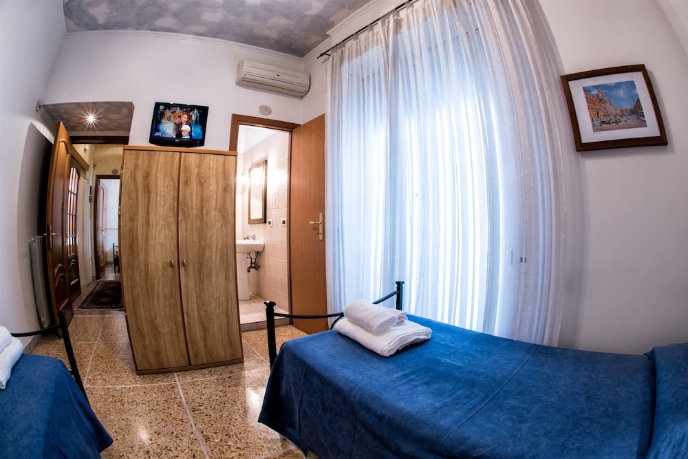 ROOM, DOUBLE BED, PRIVATE BATHROOM