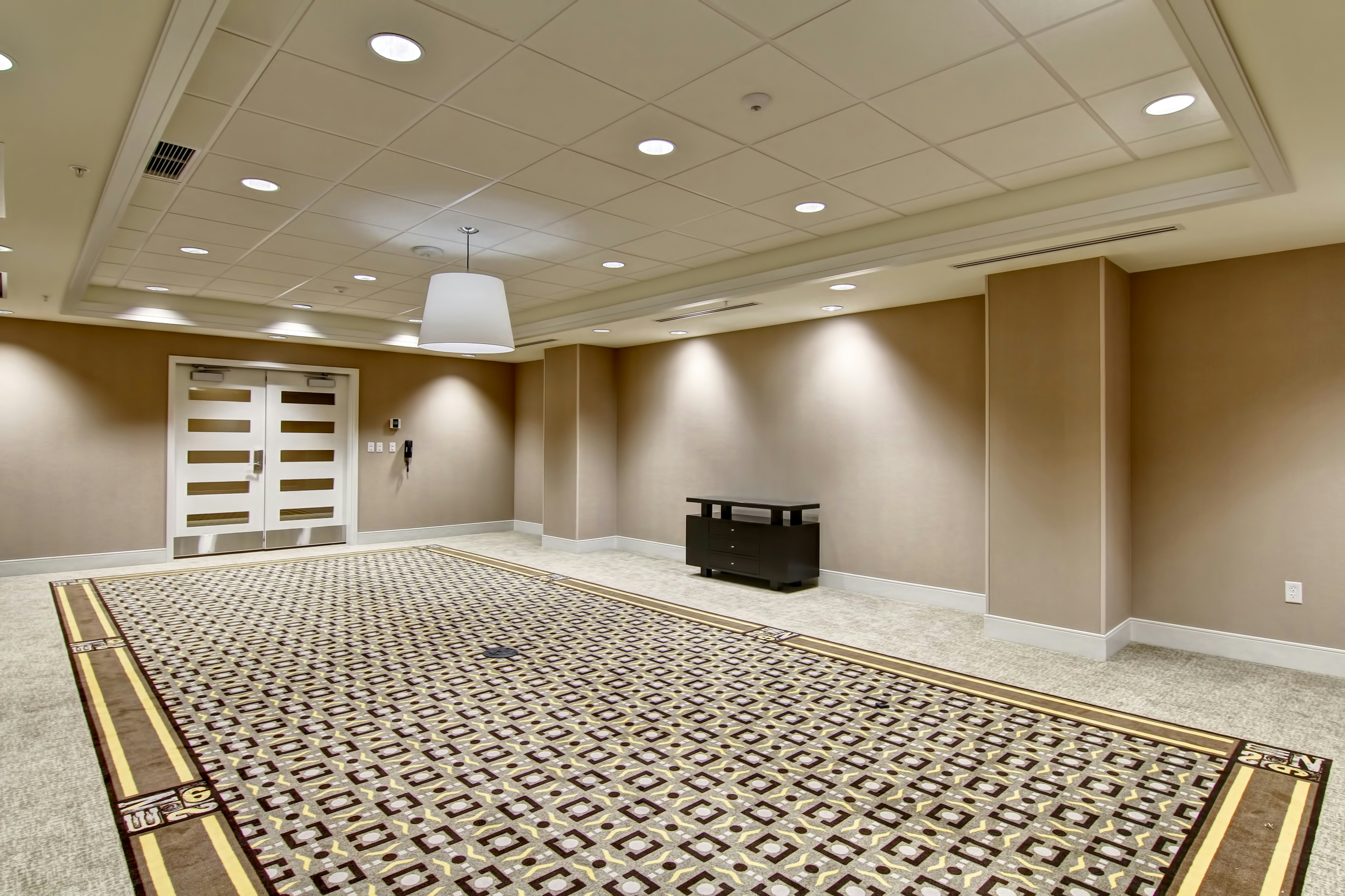 Hampton Inn Suites Cincinnati Downtown 32/72