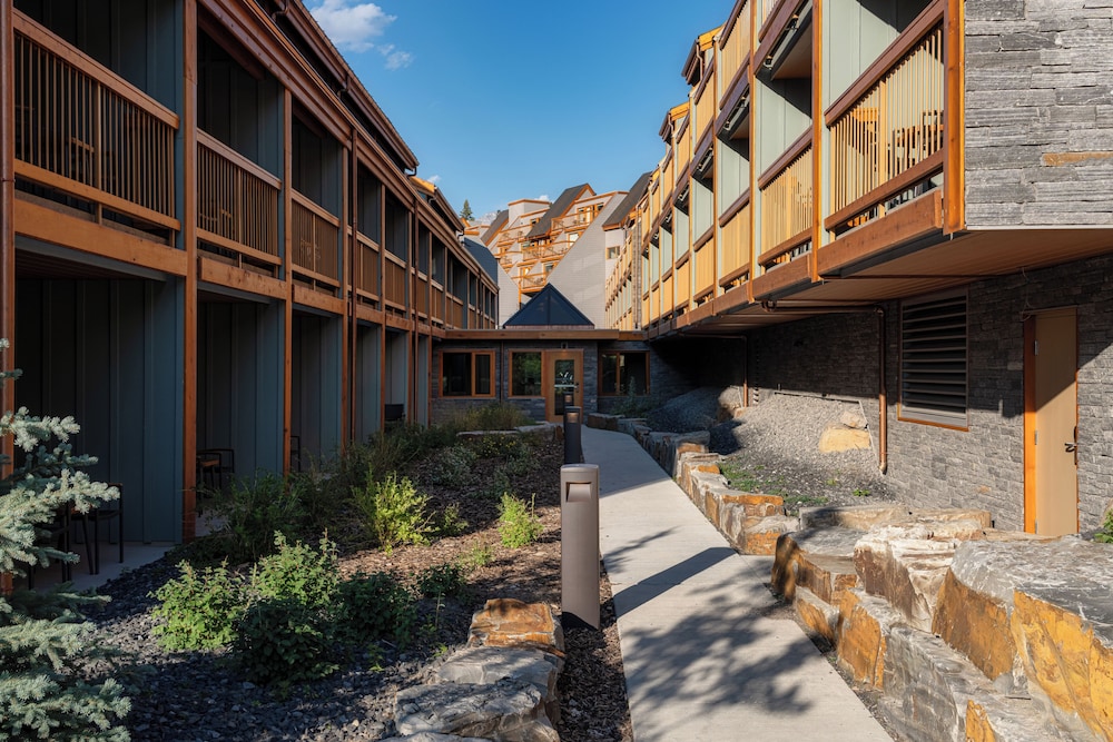 Otter Hotel 43/49
