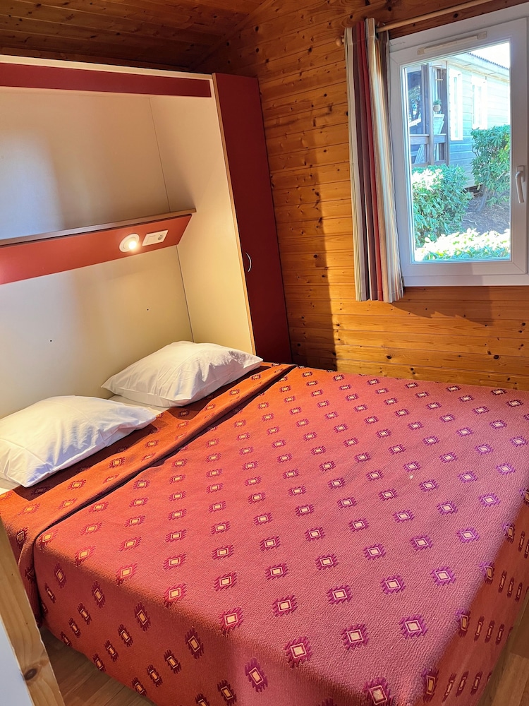 2 BEDROOMS, COTTAGE