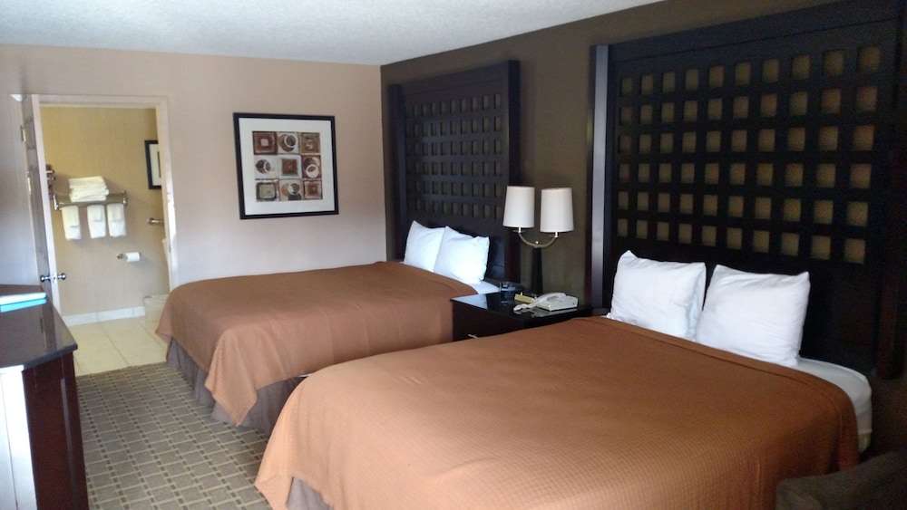 Super 8 by Wyndham Atoka 5/22