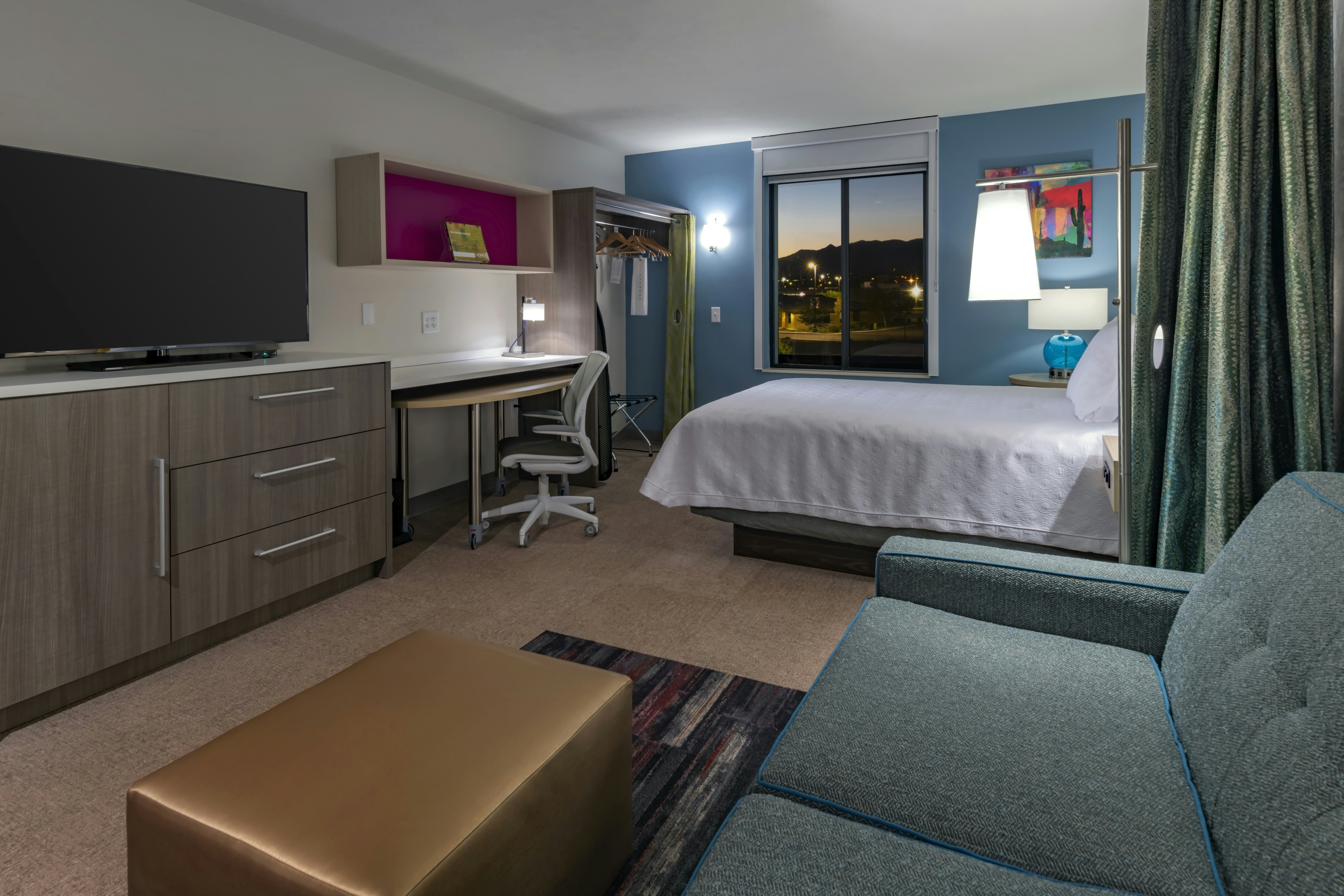 STUDIO, QUEEN BED