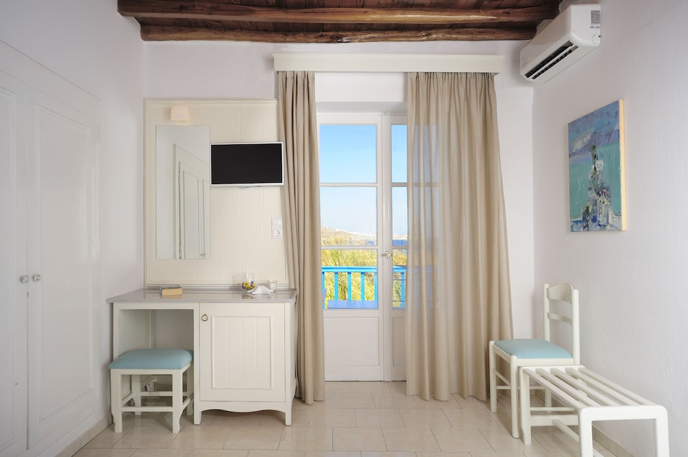 Mykonos Beach Hotel 43/65