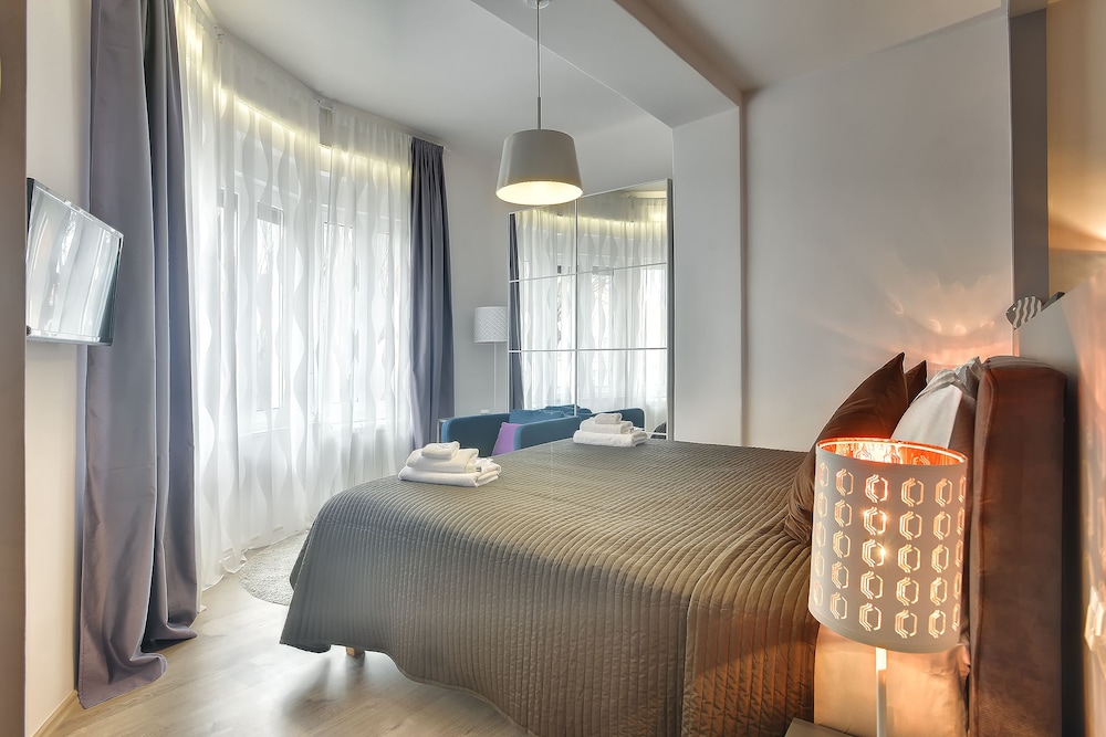 Classic, Studio, King Bed