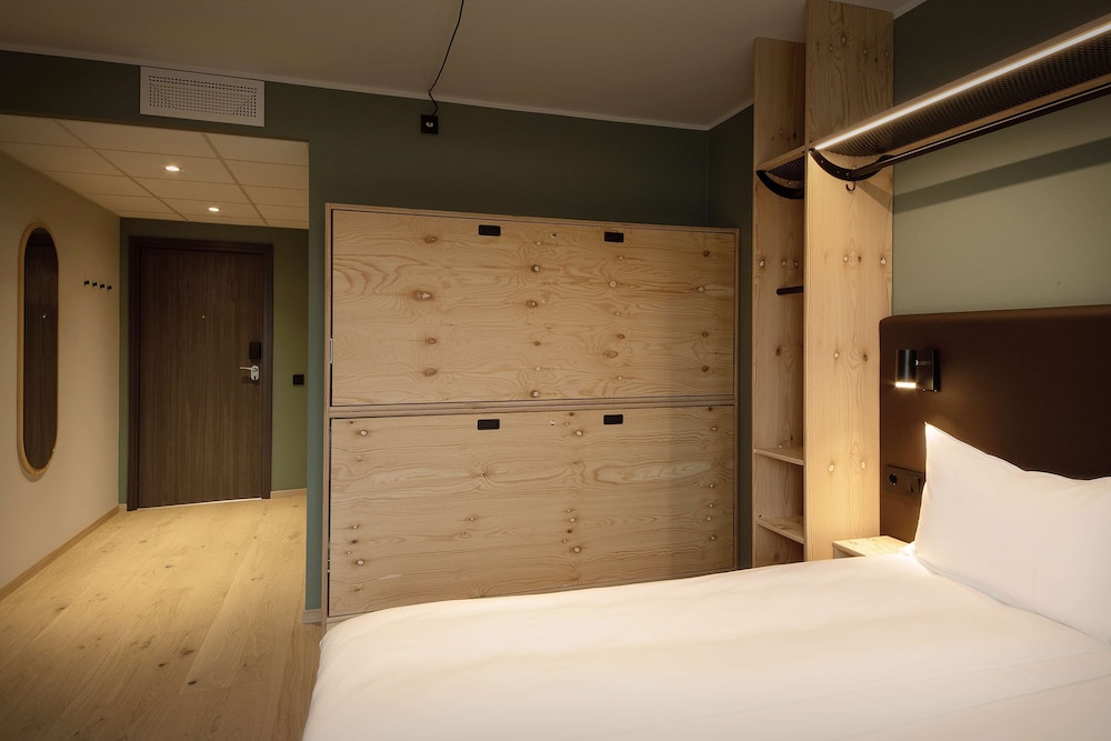 Family, 2 Murphy Beds, Queen Bed، Scandic Voss 6/9