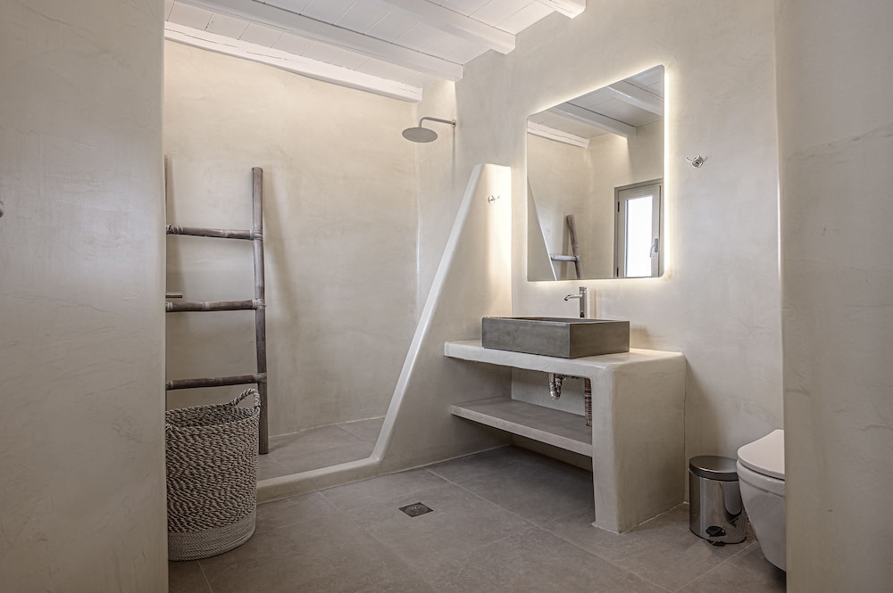 Thalia, 5 Bedrooms, Executive, Villa, Twin Beds, Bunk Bed, 3 Queen Beds, Sofa, Private Pool، 9 Muses Villas Mykonos 10/10