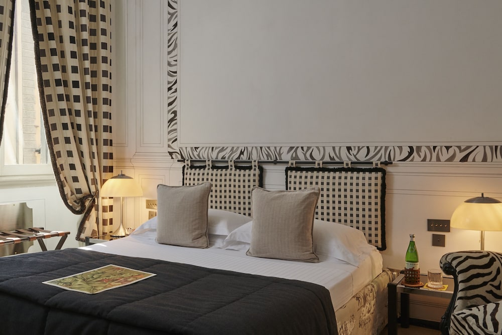 DELUXE, DOUBLE BED