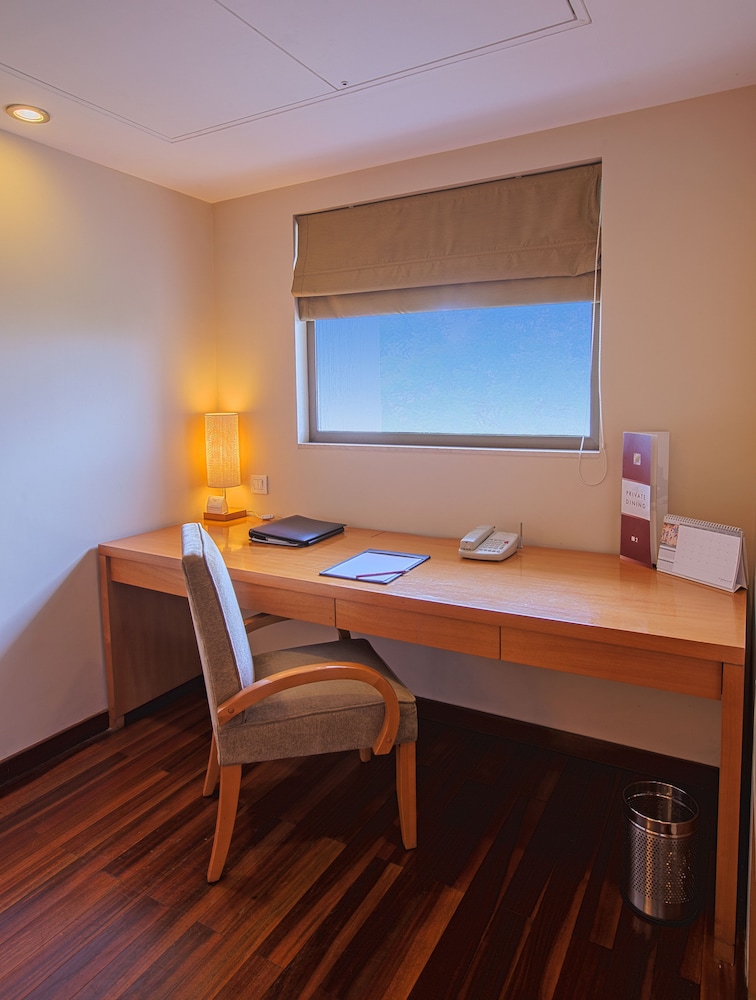 Oakwood Residence Naylor Road Pune 31/37
