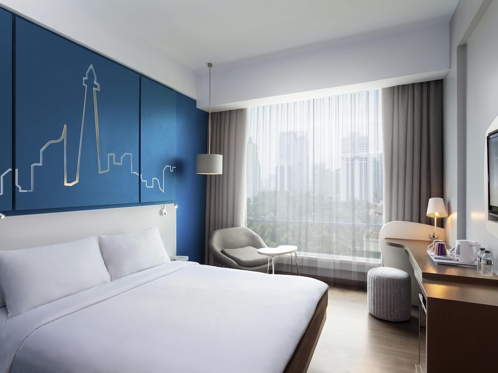 Deluxe, Queen Bed, City View