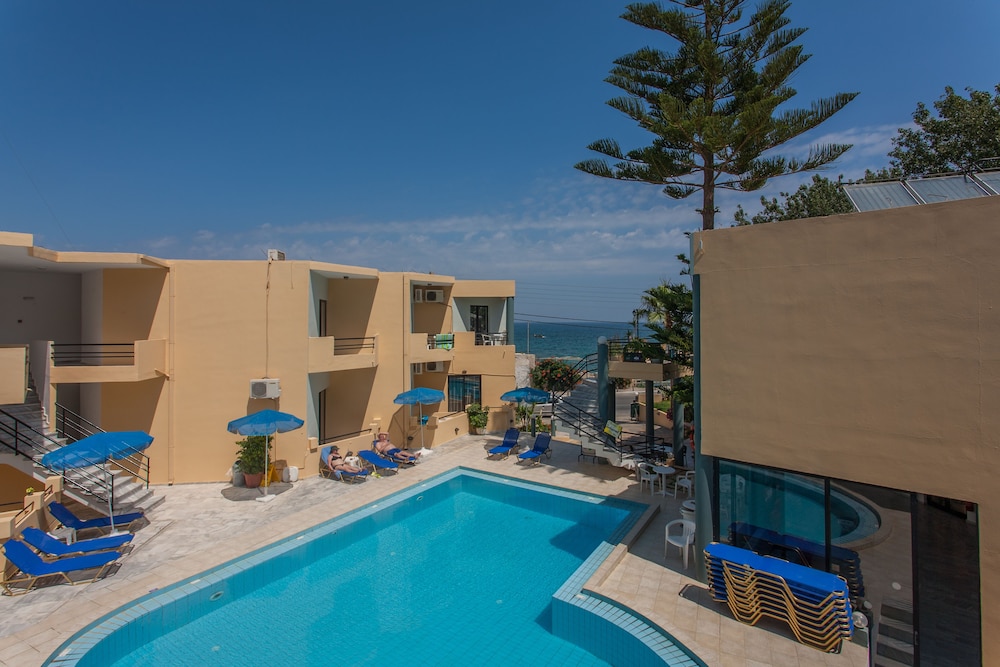 Akasti Hotel 32/39