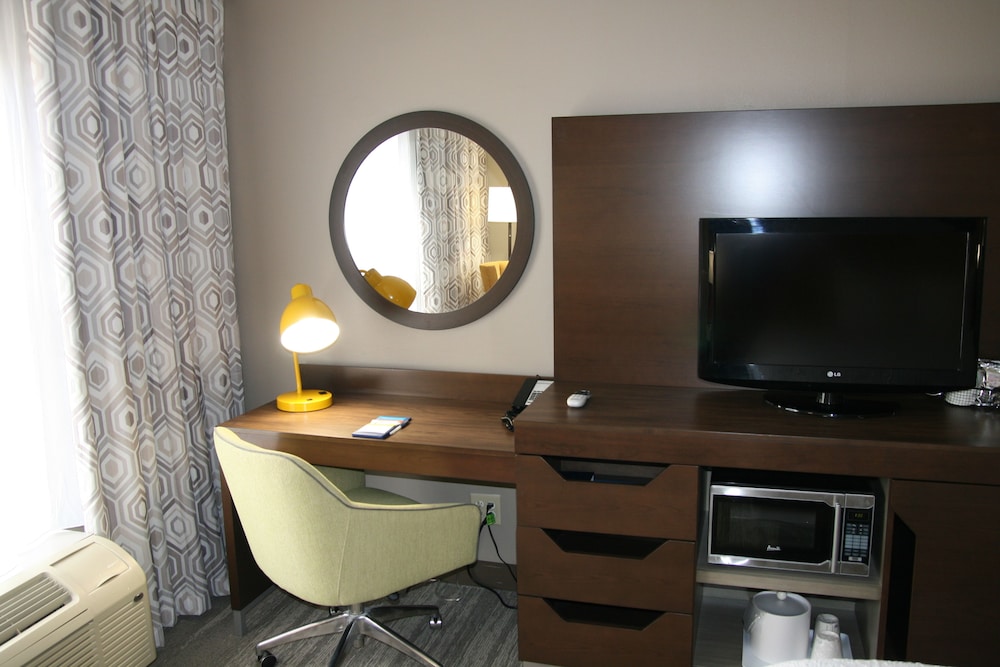 Hampton Inn & Suites Concord/Charlotte 38/57