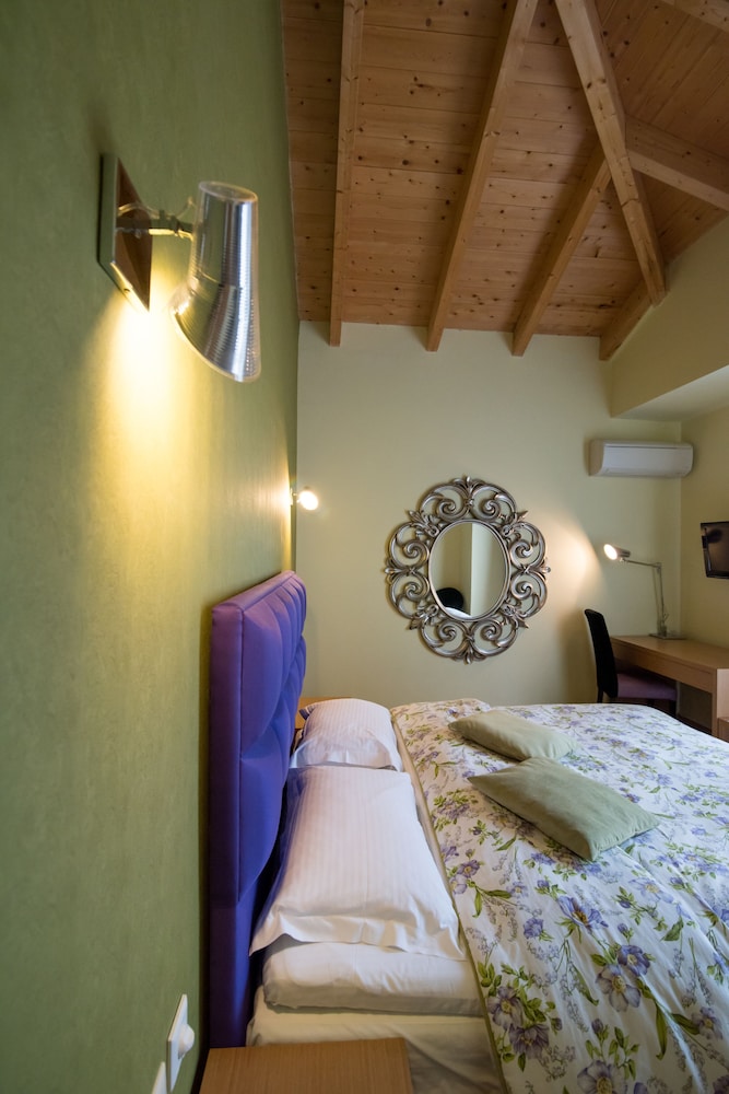 Forest Suites Boutique Hotel 16/79