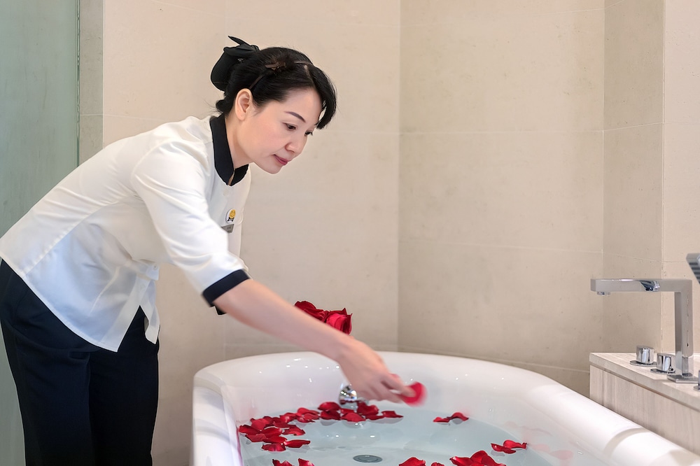 Huaqiang Plaza Hotel 22/42