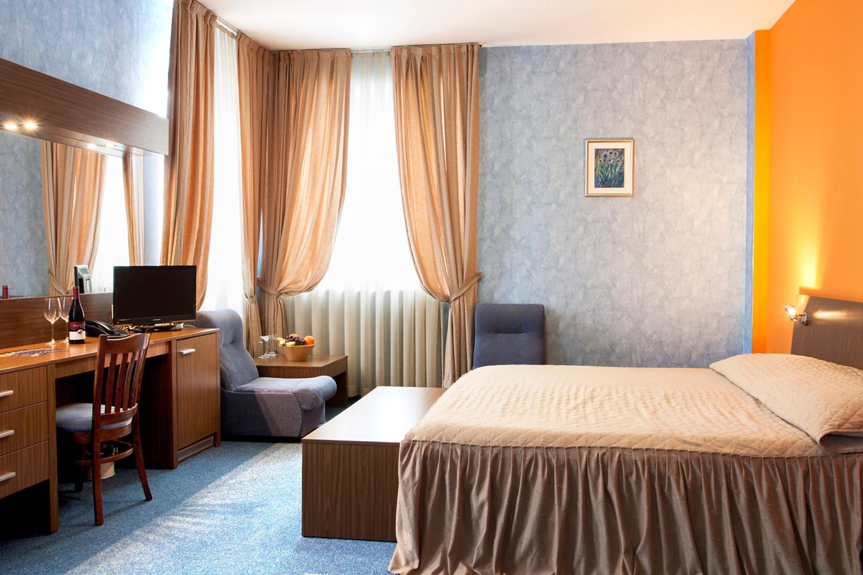 studio, Diter Hotel 3/8