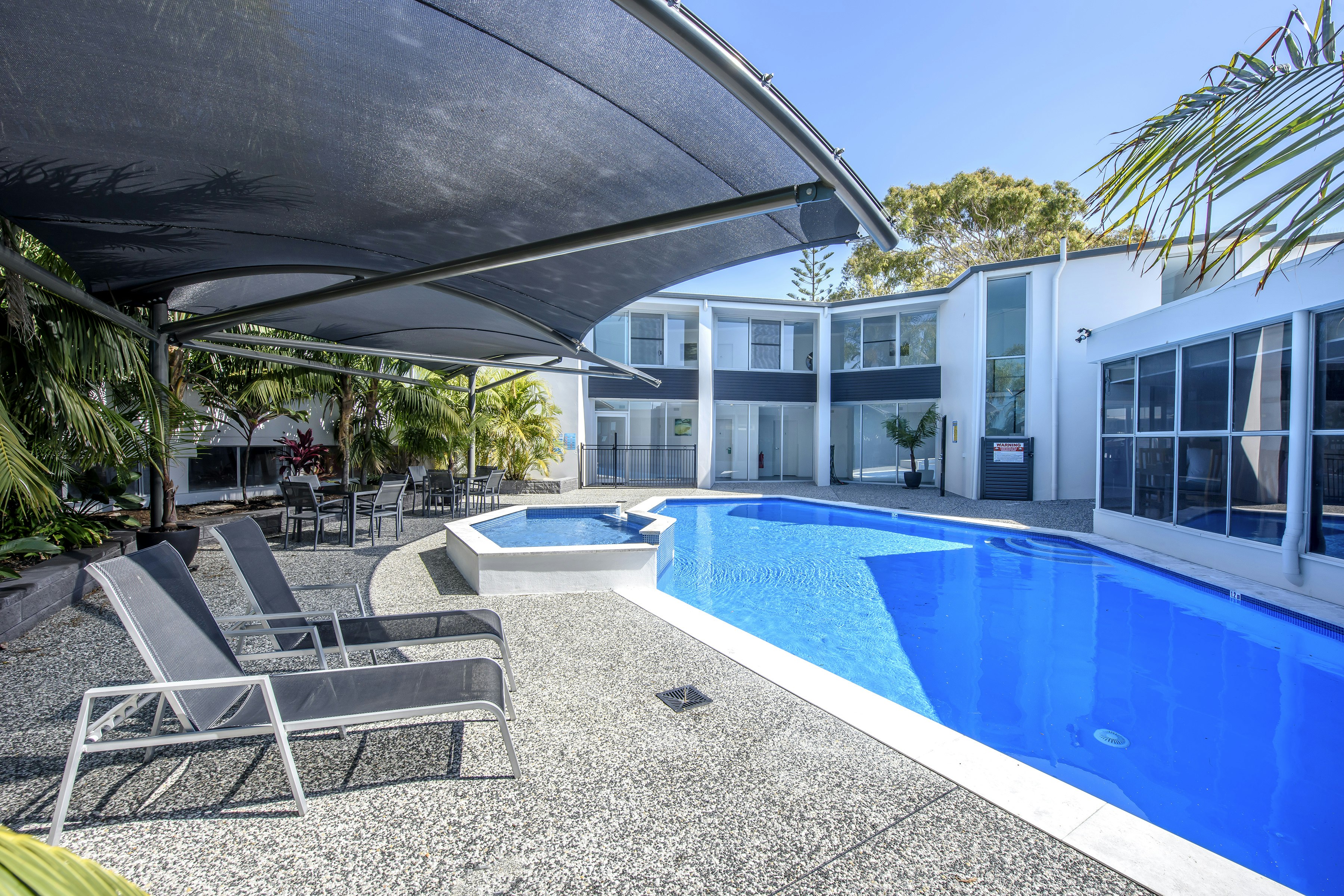Palm Court Motor Inn 39/40
