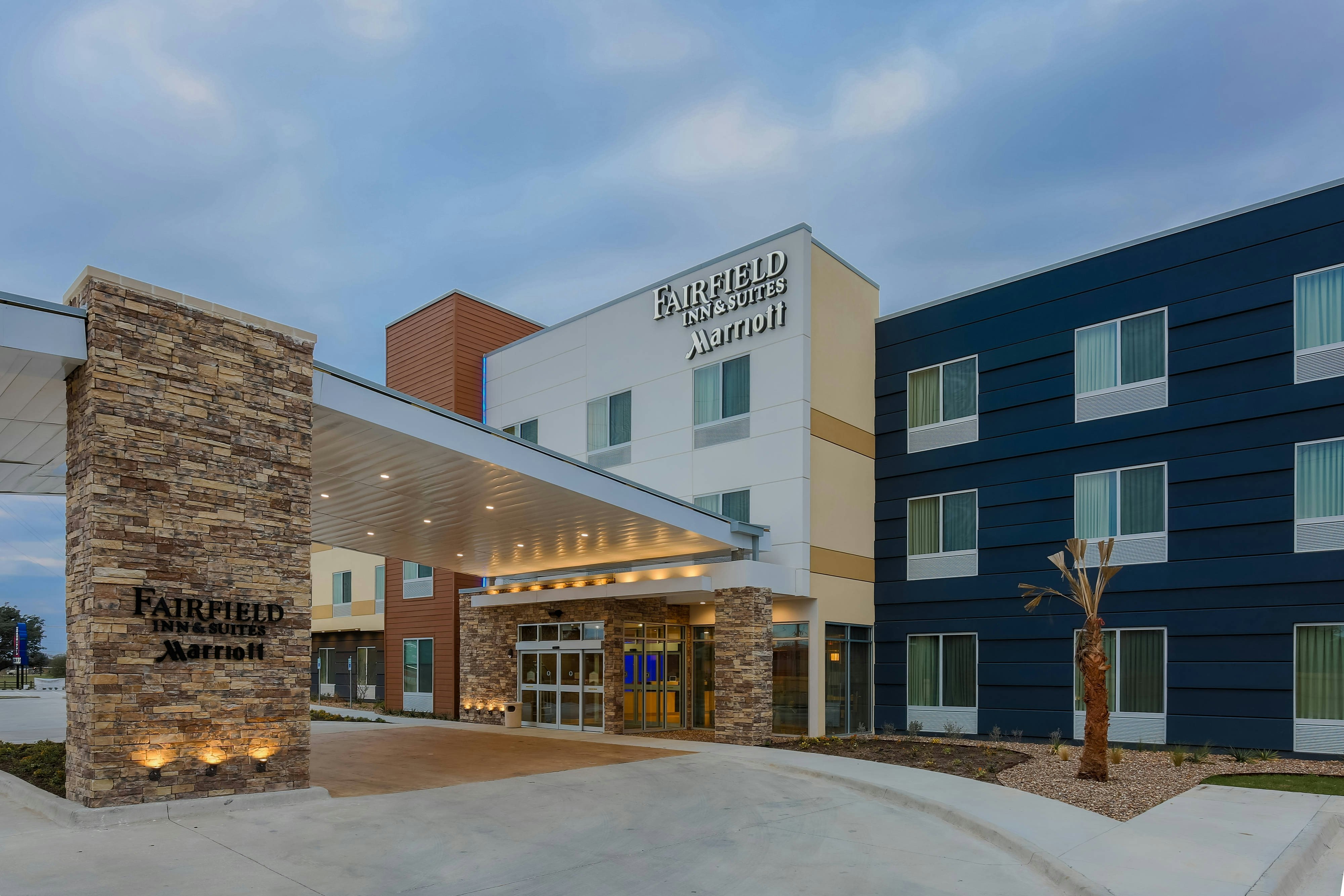 Fairfield Inn Suites Cuero 49/54