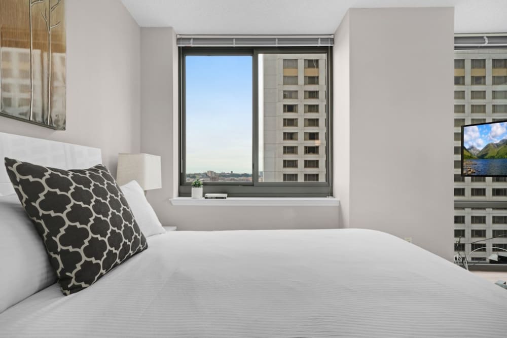 Global Luxury Suites Downtown Jersey City 9/71